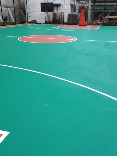 晋中 球场长期使用易出现地面开裂